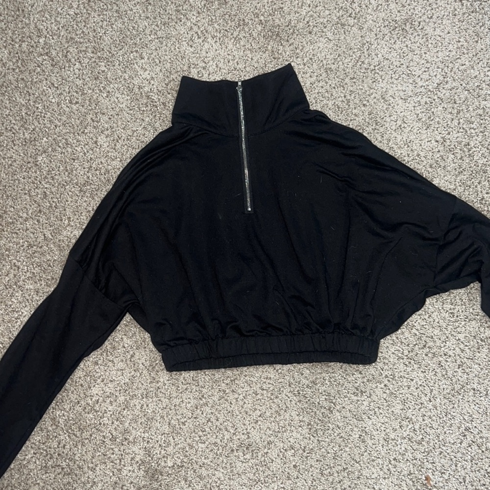 Woman’s shein quarter crop zip